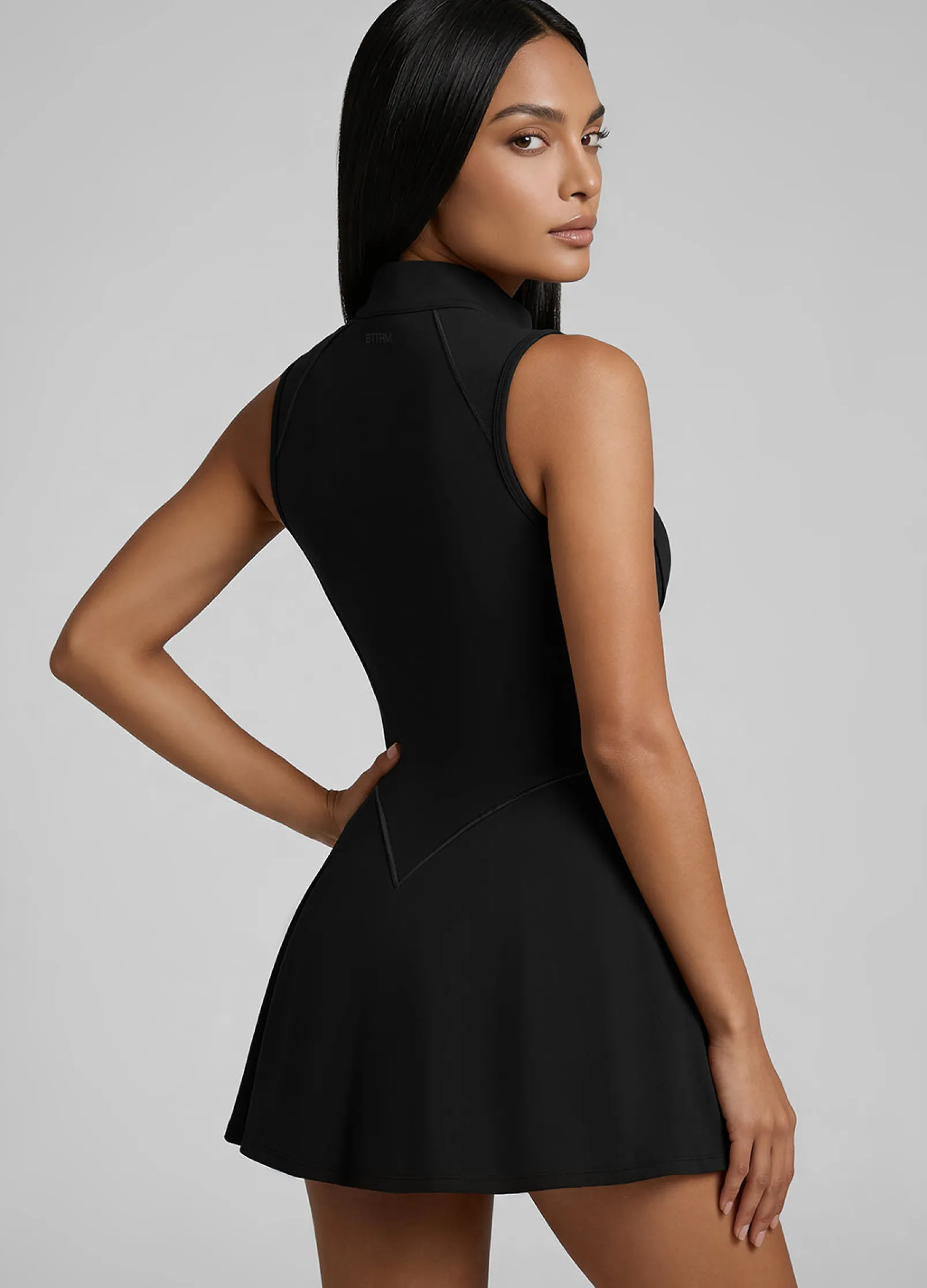 Mini-Kleid mit Konturnähten und geschlossenem Rücken