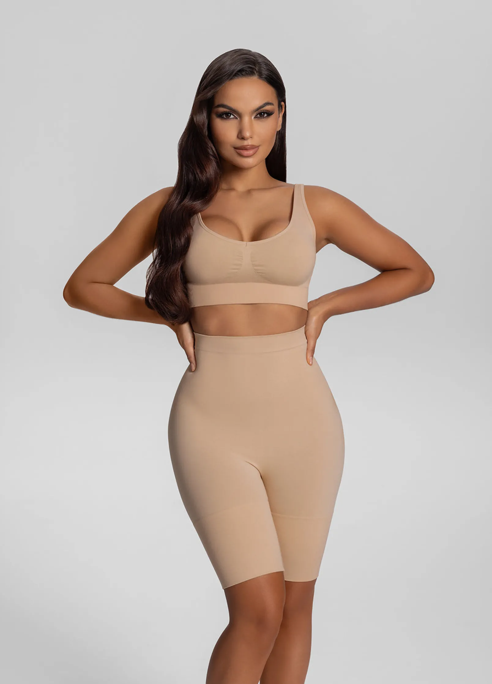 Nahtlose mittellange Shapewear-Shorts