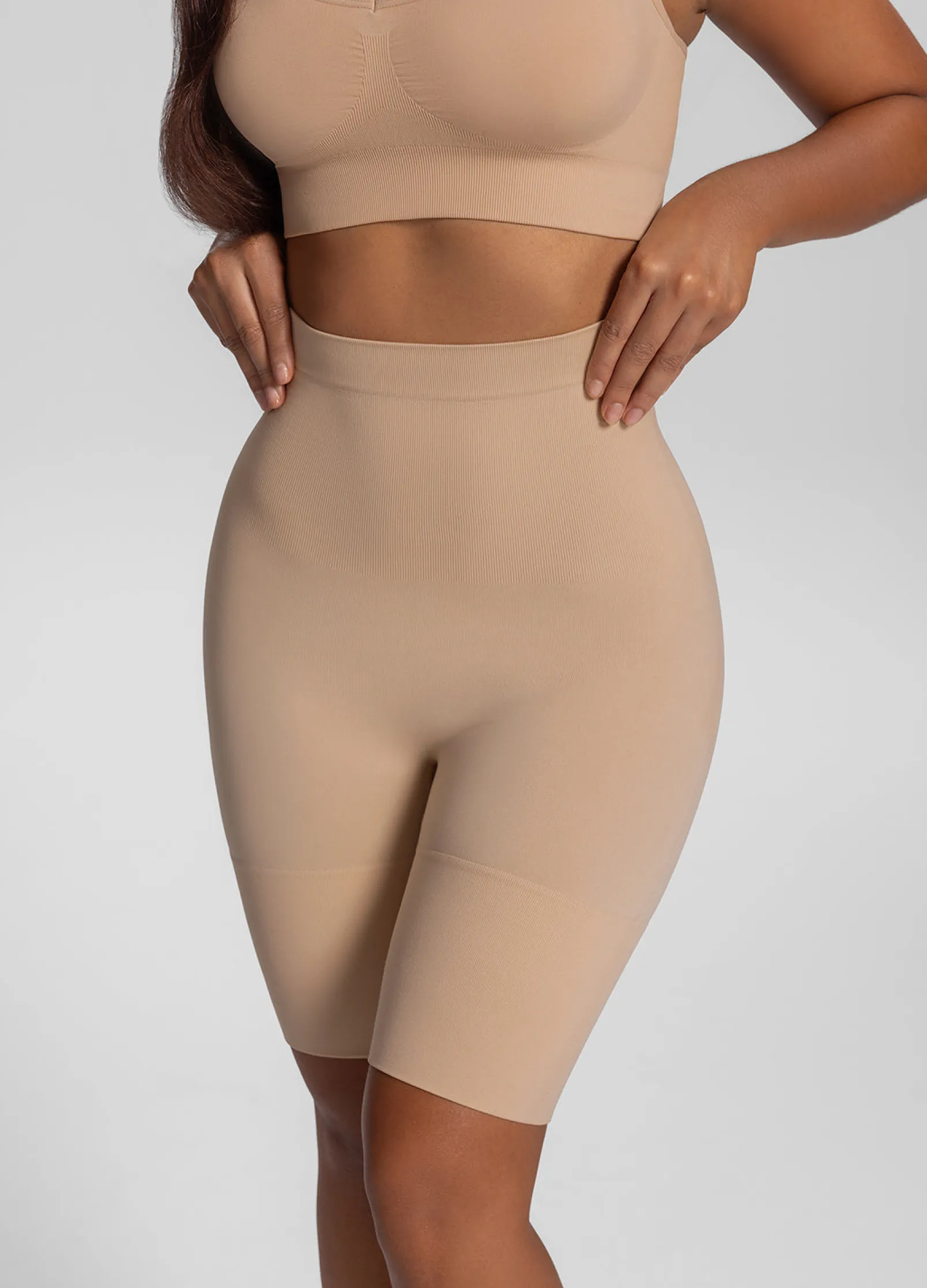 Nahtlose mittellange Shapewear-Shorts