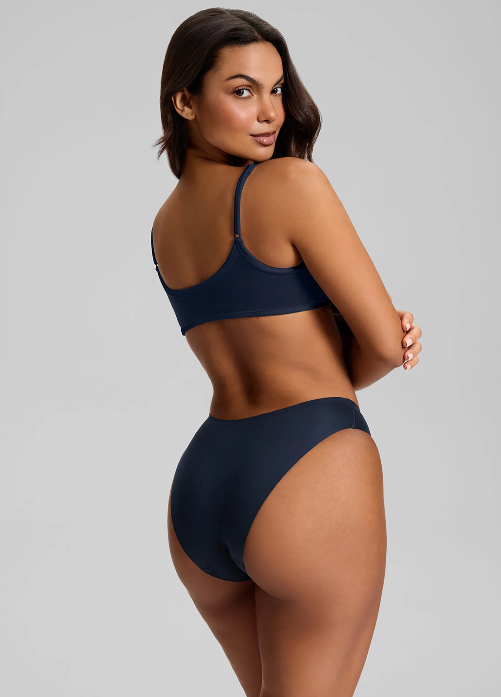 Nahtloser Bikini mit mittlerer Leibhöhe