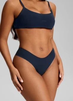 Nahtloser Bikini mit mittlerer Leibhöhe