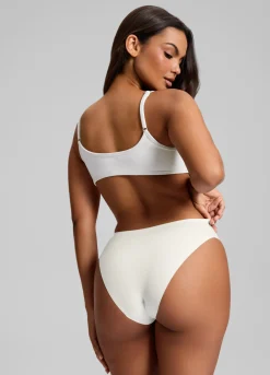 Nahtloser Bikini mit mittlerer Leibhöhe