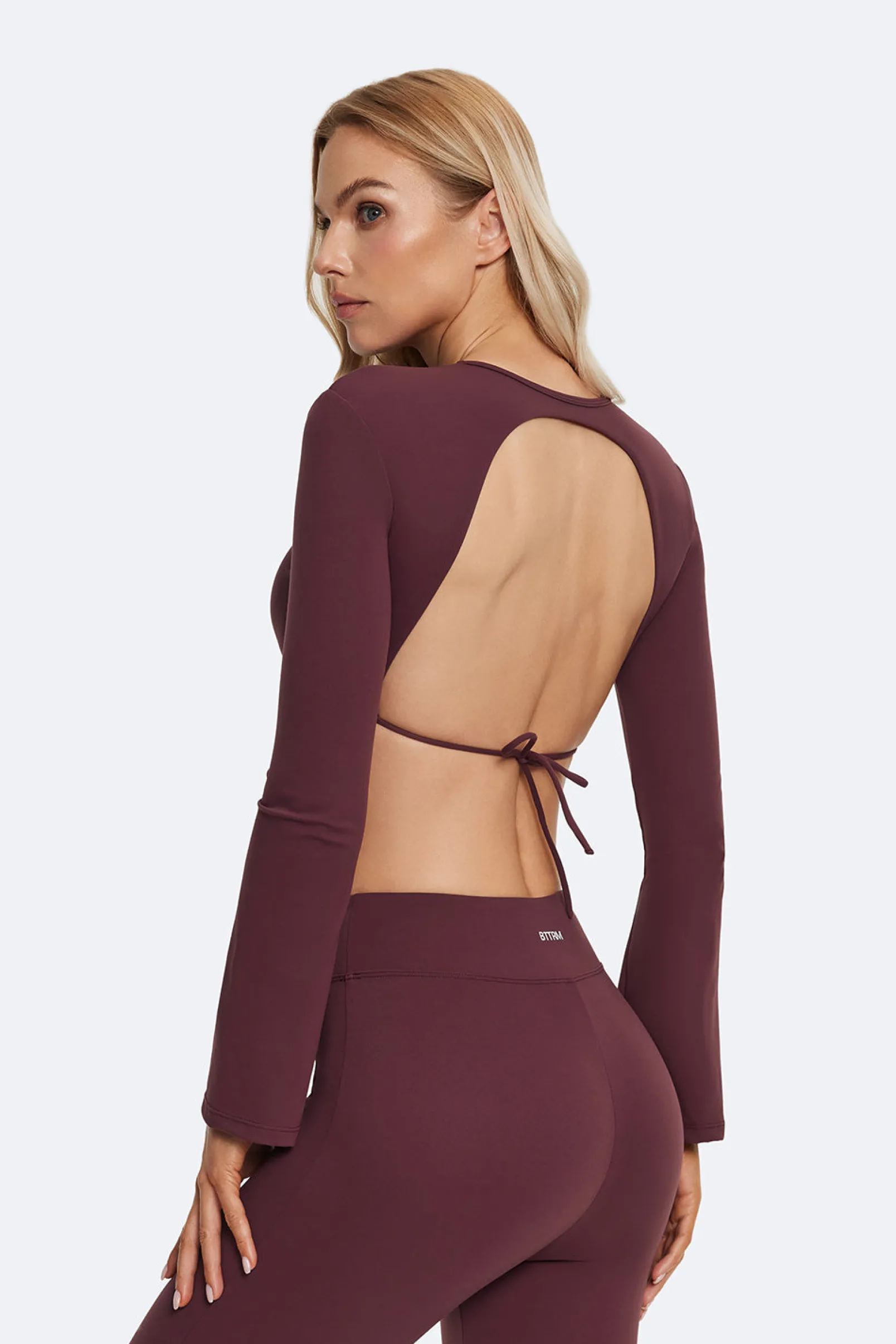 Rückenfreies Crop-Top mit vollen Ärmeln