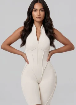 Ärmelloser Shorts-Catsuit mit geschlossenem Rücken