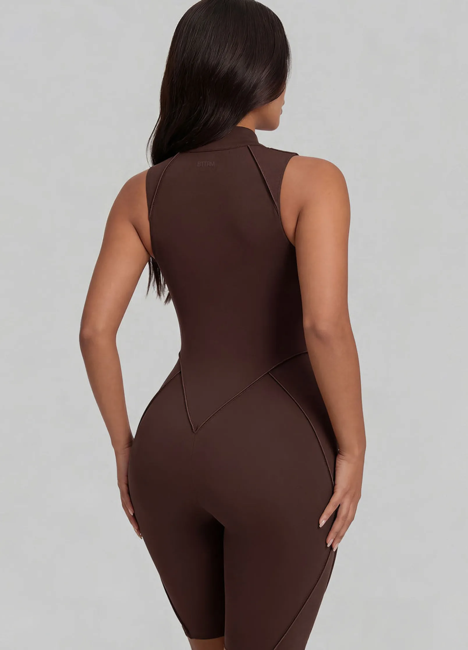 Ärmelloser Shorts-Catsuit mit geschlossenem Rücken