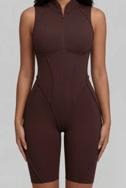 Ärmelloser Shorts-Catsuit mit geschlossenem Rücken