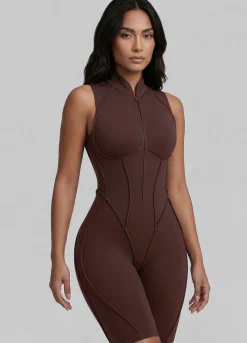 Ärmelloser Shorts-Catsuit mit geschlossenem Rücken