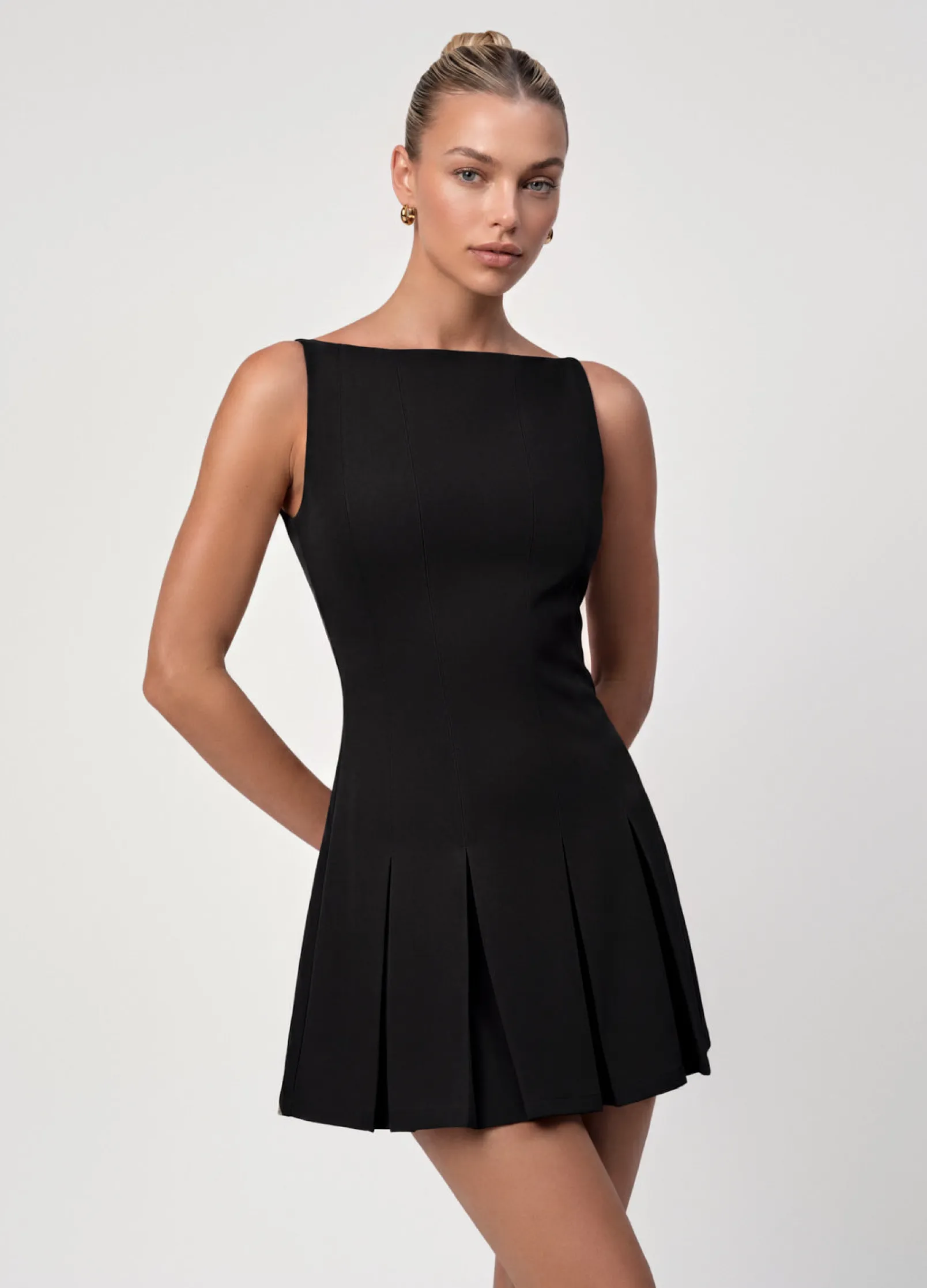 Strukturiertes Minikleid mit Plisseerock