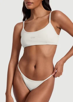 Tief sitzender Slip mit V-Schnitt