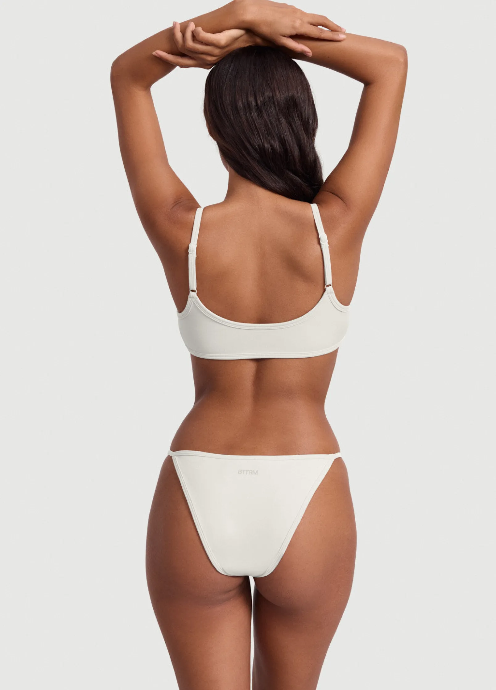 Tief sitzender Slip mit V-Schnitt
