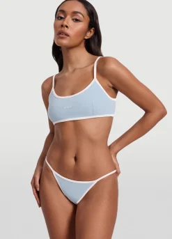 Tief sitzender Slip mit V-Schnitt