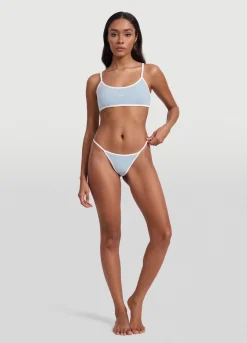 Tief sitzender Slip mit V-Schnitt