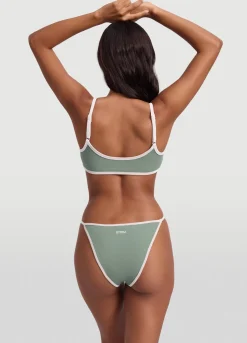 Tief sitzender Slip mit V-Schnitt