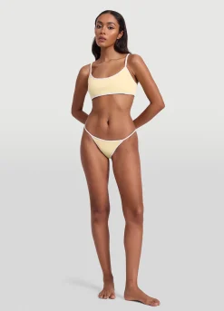 Tief sitzender Slip mit V-Schnitt