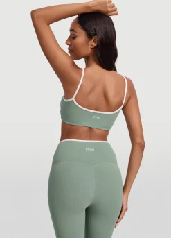 Top mit kontrastierendem Ausschnitt