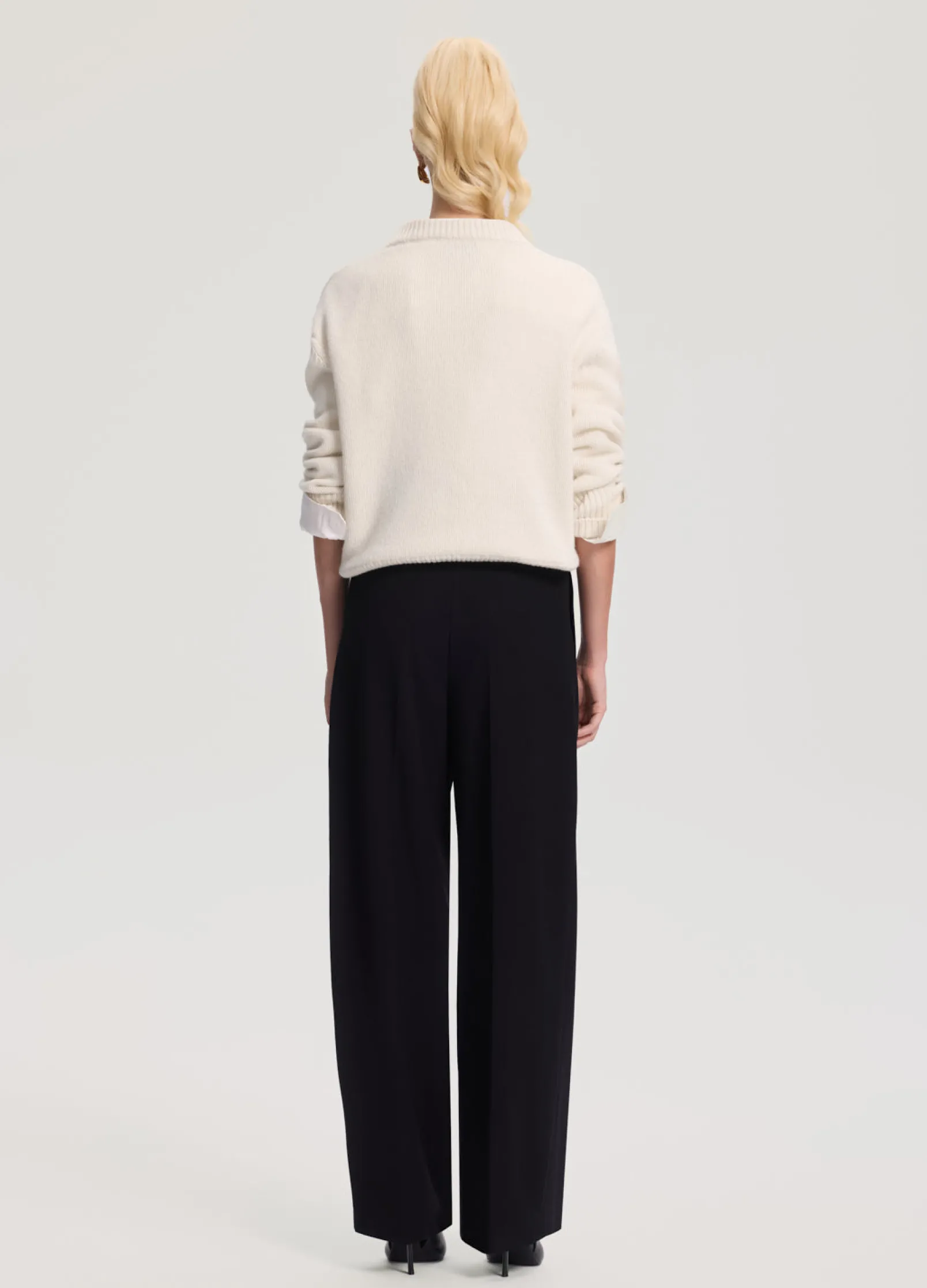 Wollpullover mit V-Ausschnitt