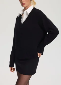 Wollpullover mit V-Ausschnitt