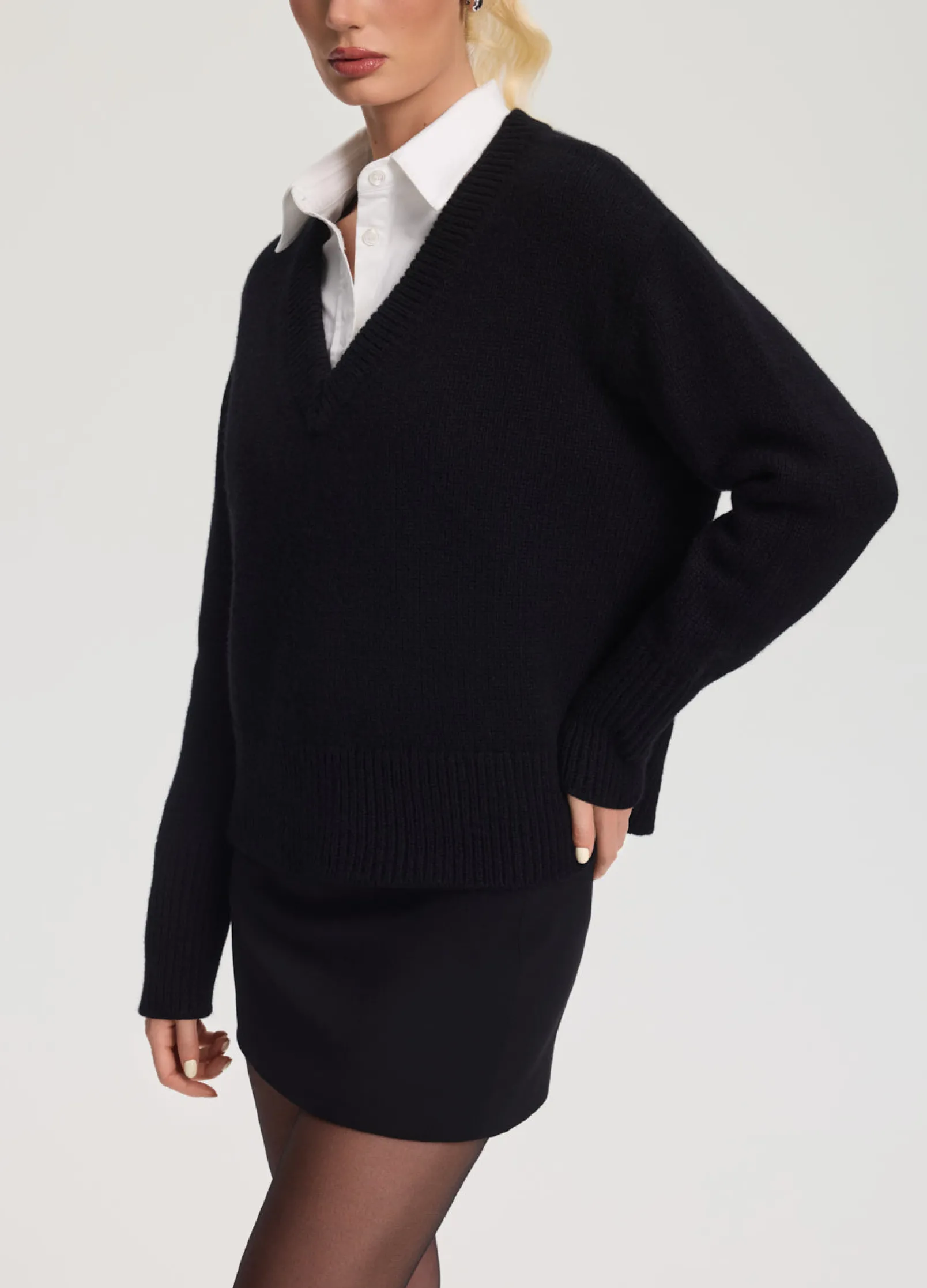 Wollpullover mit V-Ausschnitt