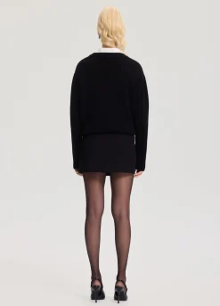 Wollpullover mit V-Ausschnitt
