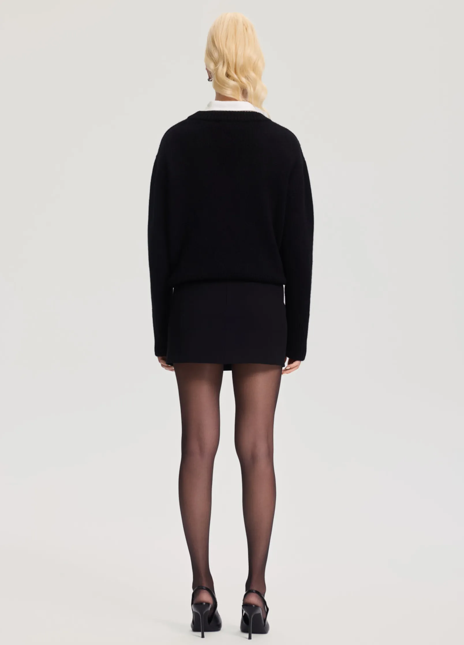 Wollpullover mit V-Ausschnitt